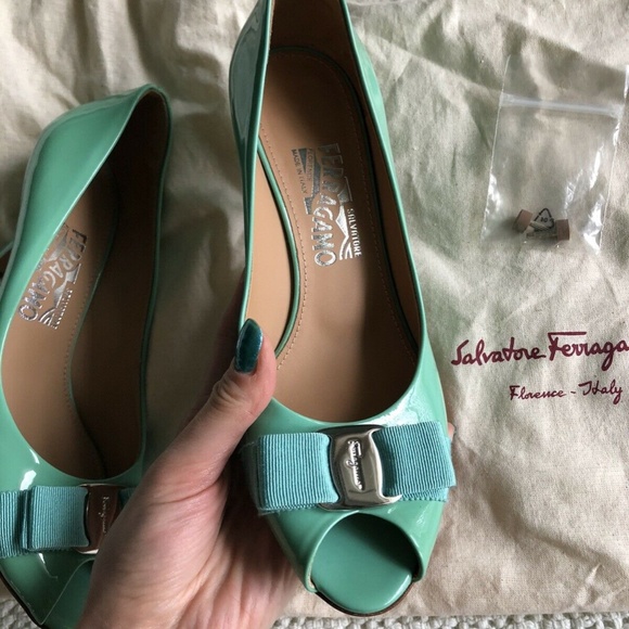 NEW Salvatore Ferragamo Patent Bow Peep Toe Pump Heels, Made in Italy - Picture 9 of 10